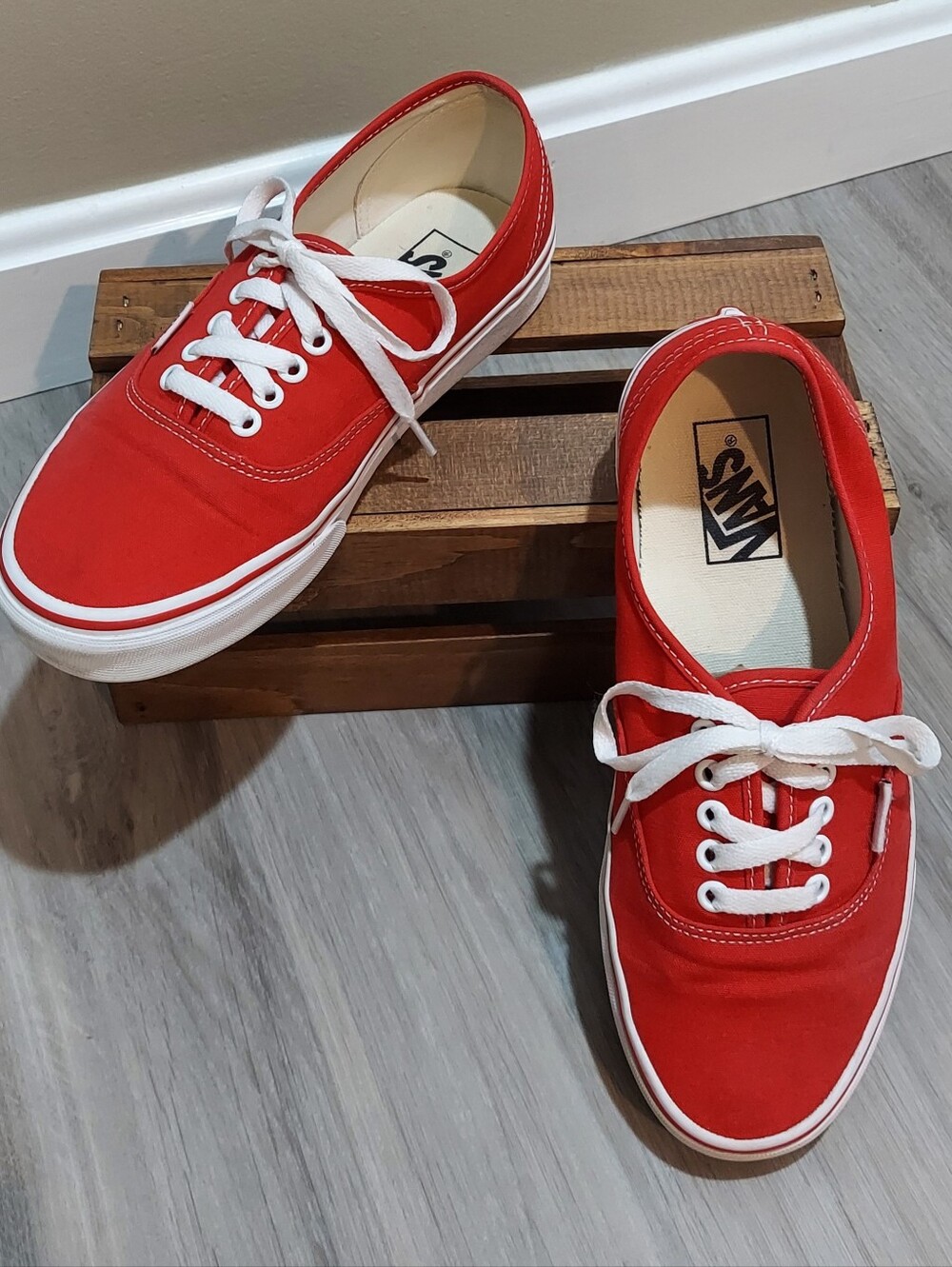 Vans Off the Wall Classic Low-Top Red Skate Sneakers Women's Size 9